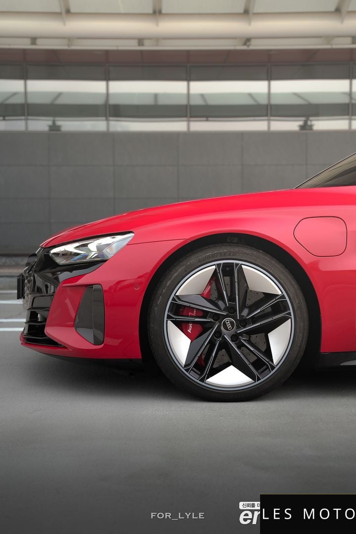 Audi RS e-tron GT 2022 — миниатюра 5