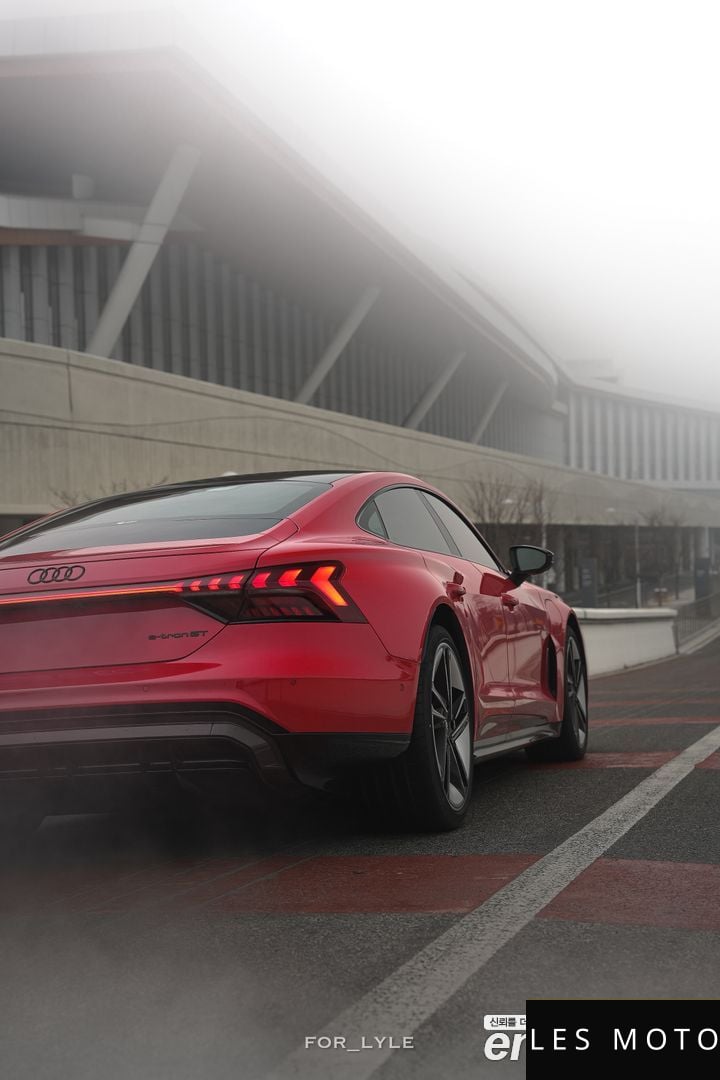 Audi RS e-tron GT 2022 — миниатюра 7