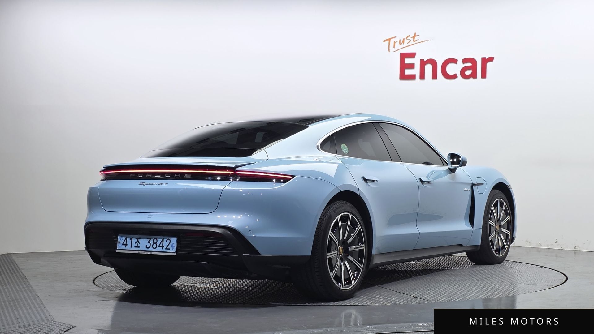 Porsche Taycan 2021 — миниатюра 2