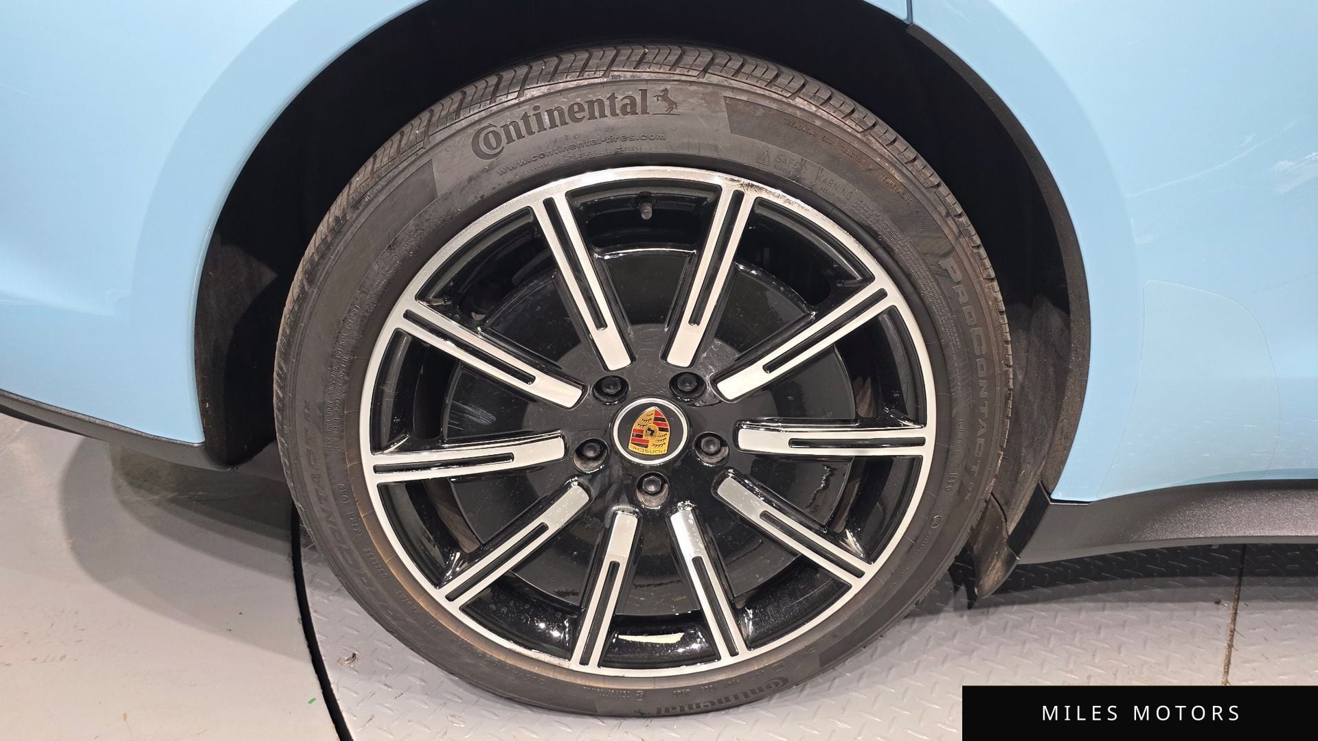 Porsche Taycan 2021 — миниатюра 5