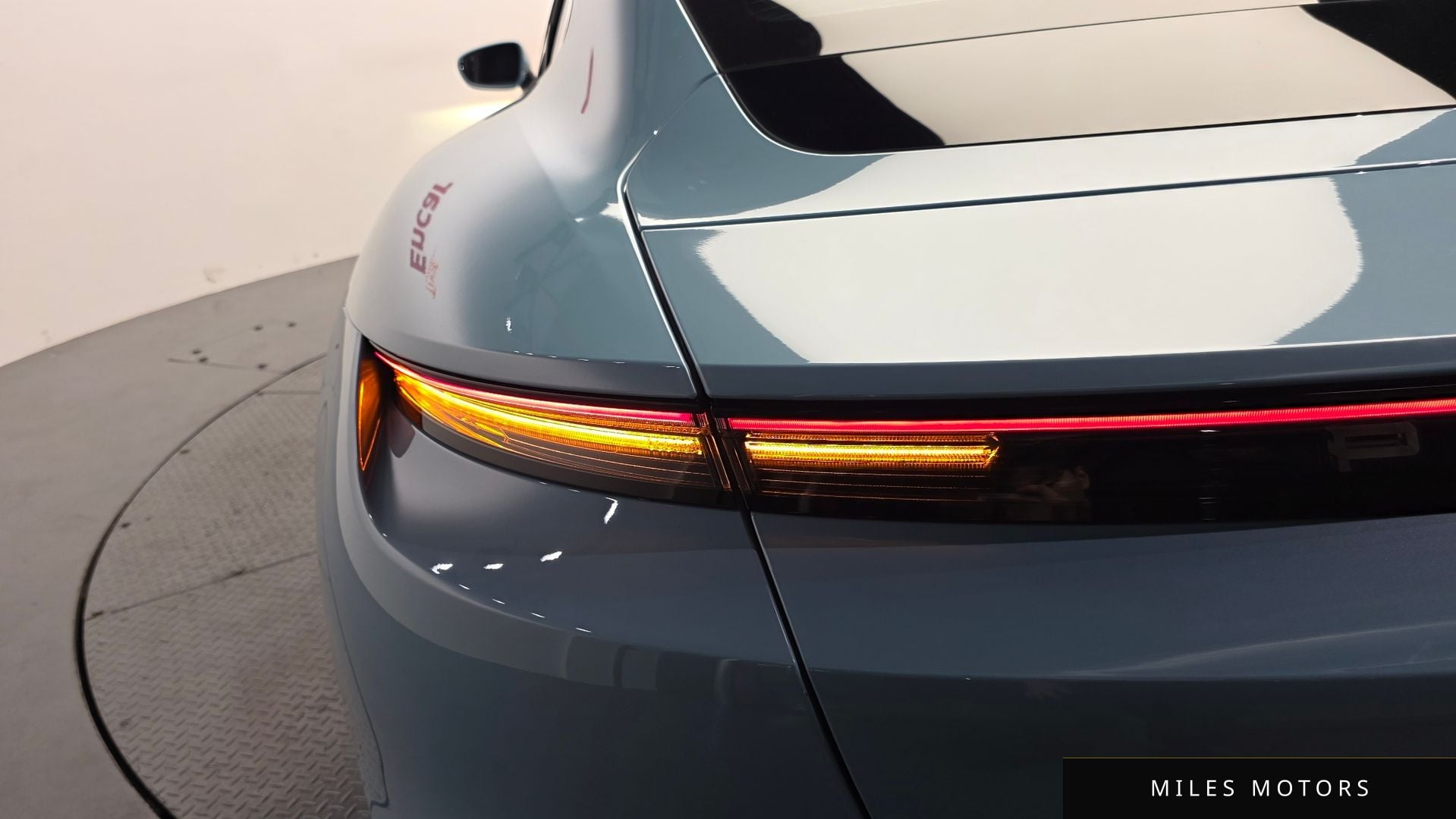 Porsche Taycan 2021 — миниатюра 9