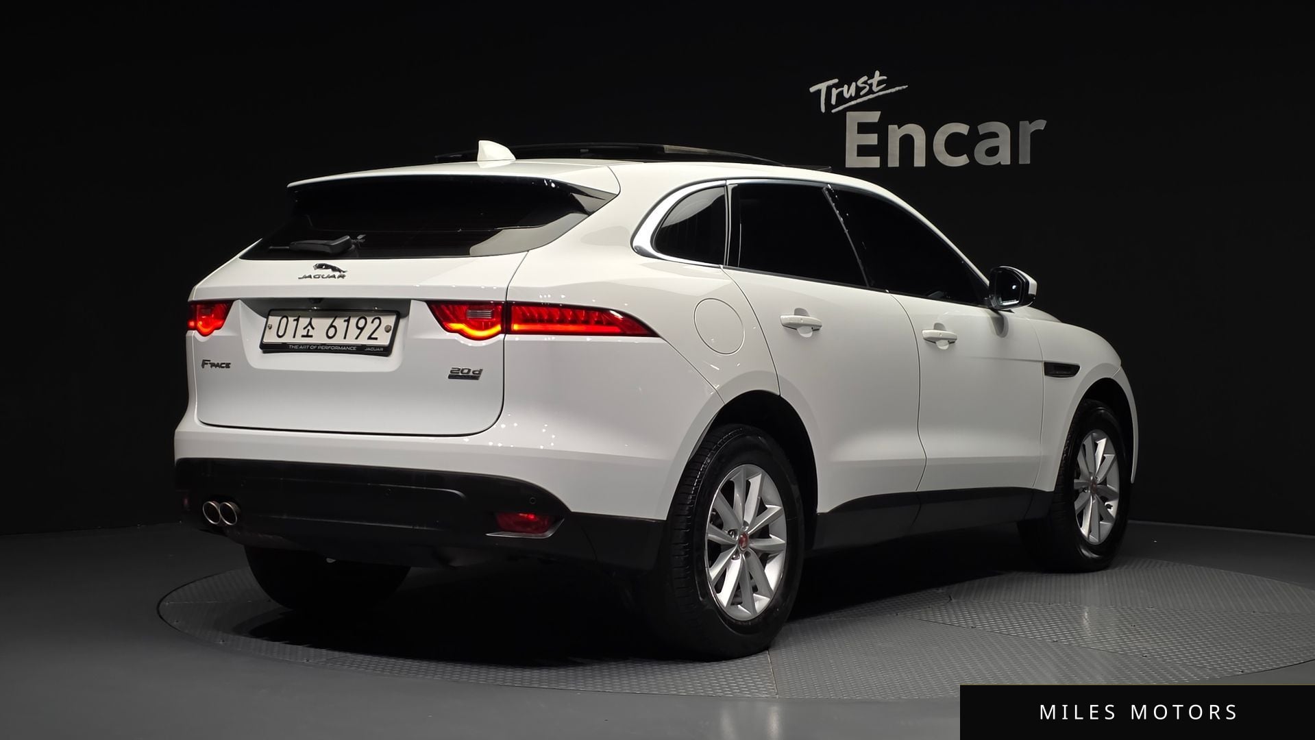 Jaguar F-PACE 2017 — миниатюра 2