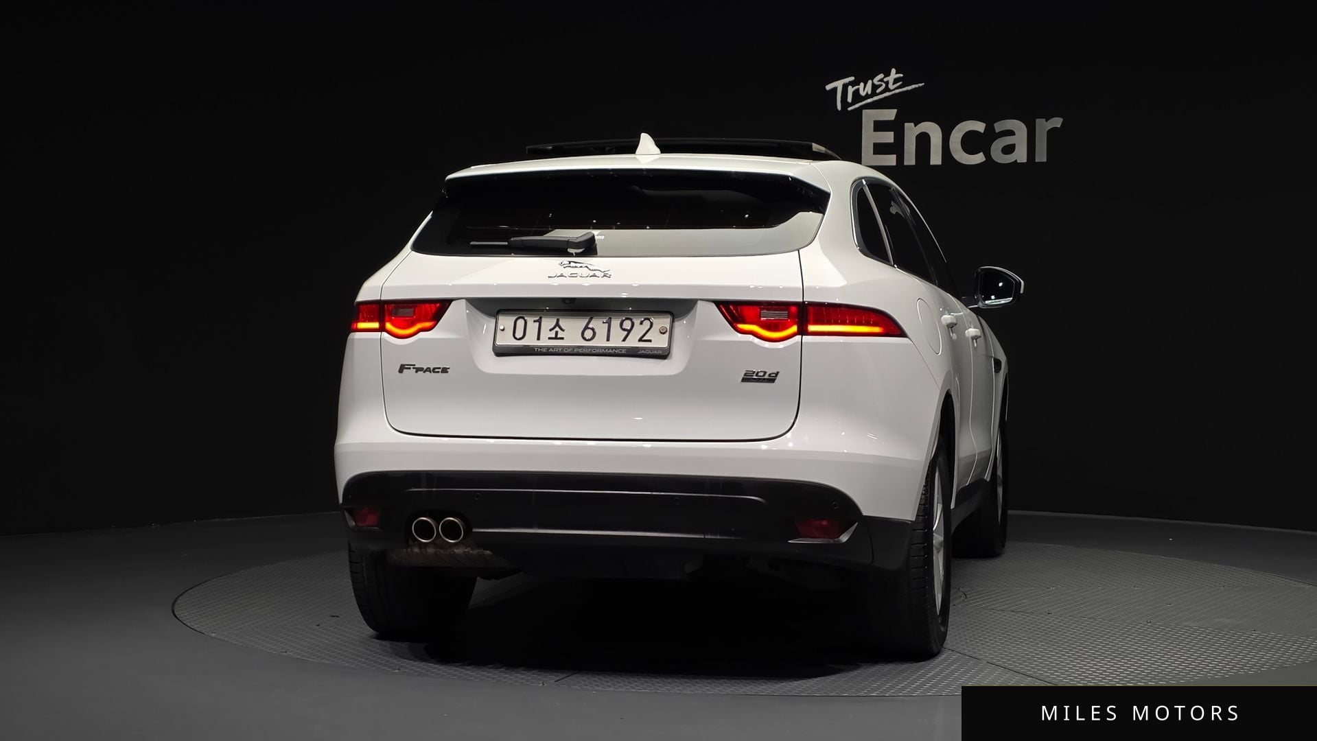 Jaguar F-PACE 2017 — миниатюра 4