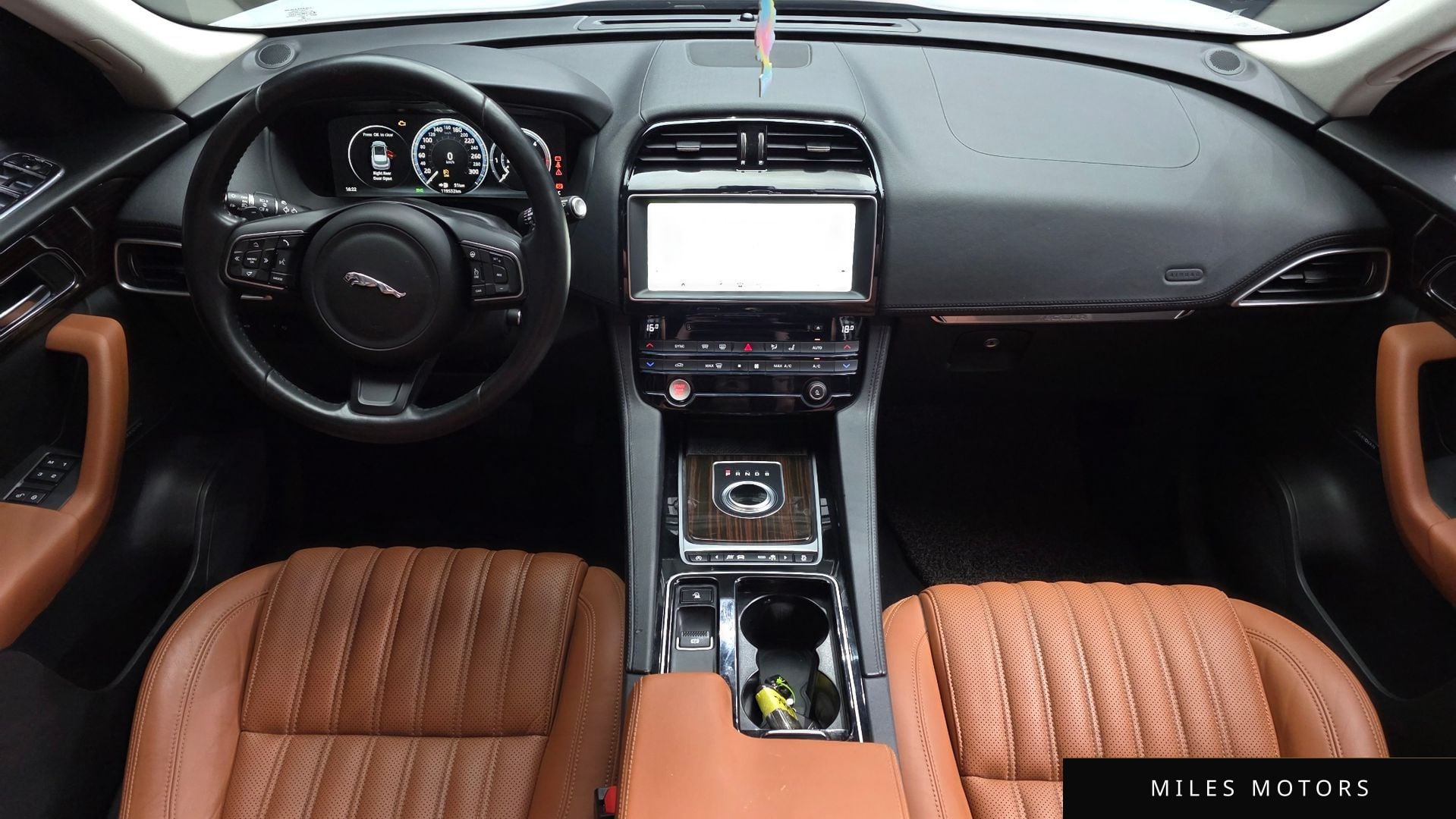 Jaguar F-PACE 2017 — миниатюра 10