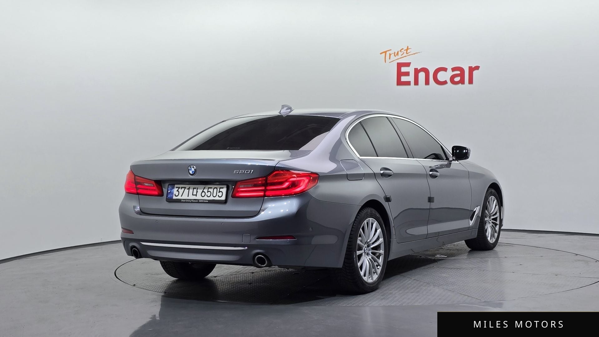 BMW 5 Series (G30) 2019 — миниатюра 2