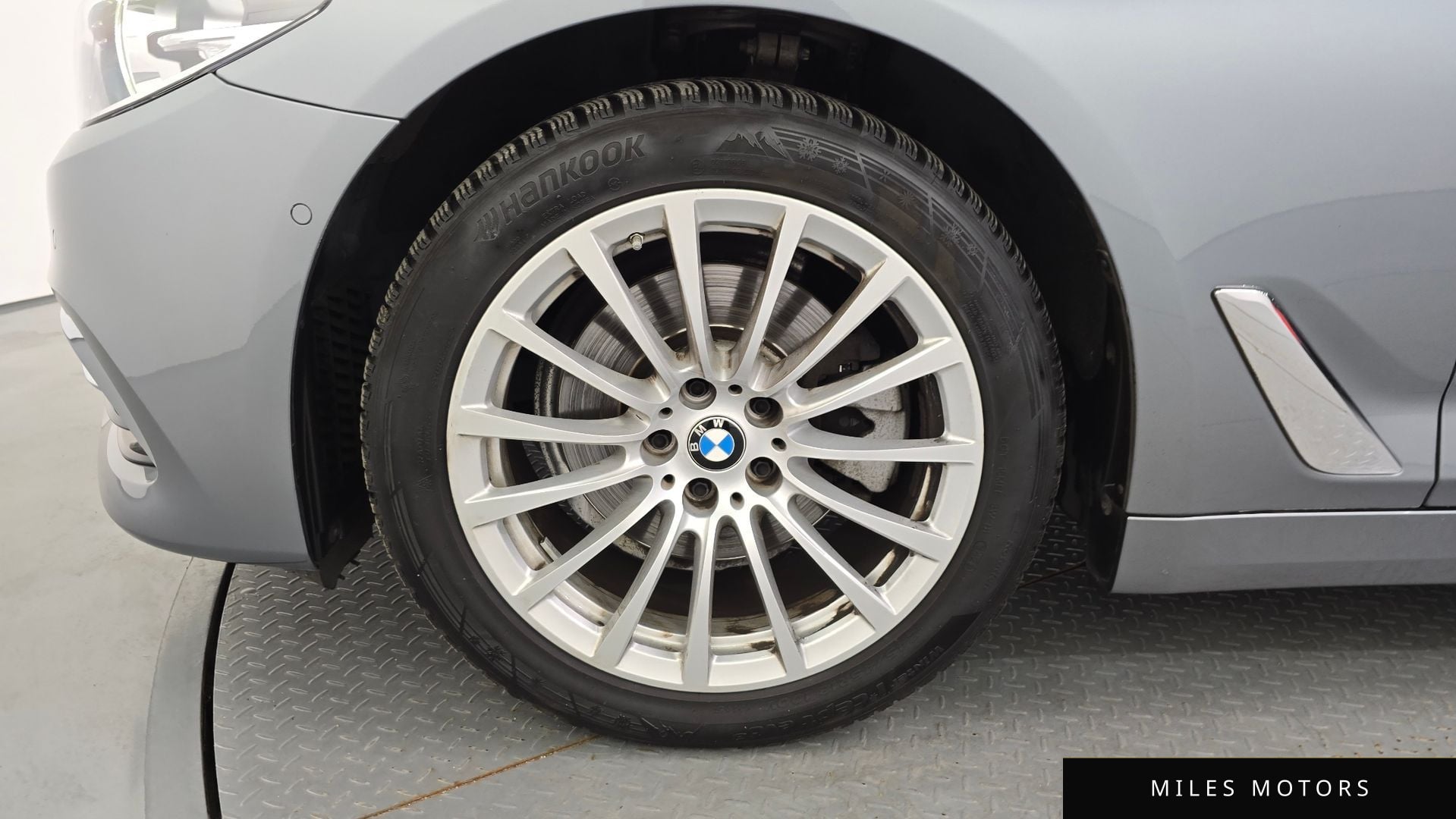 BMW 5 Series (G30) 2019 — миниатюра 5