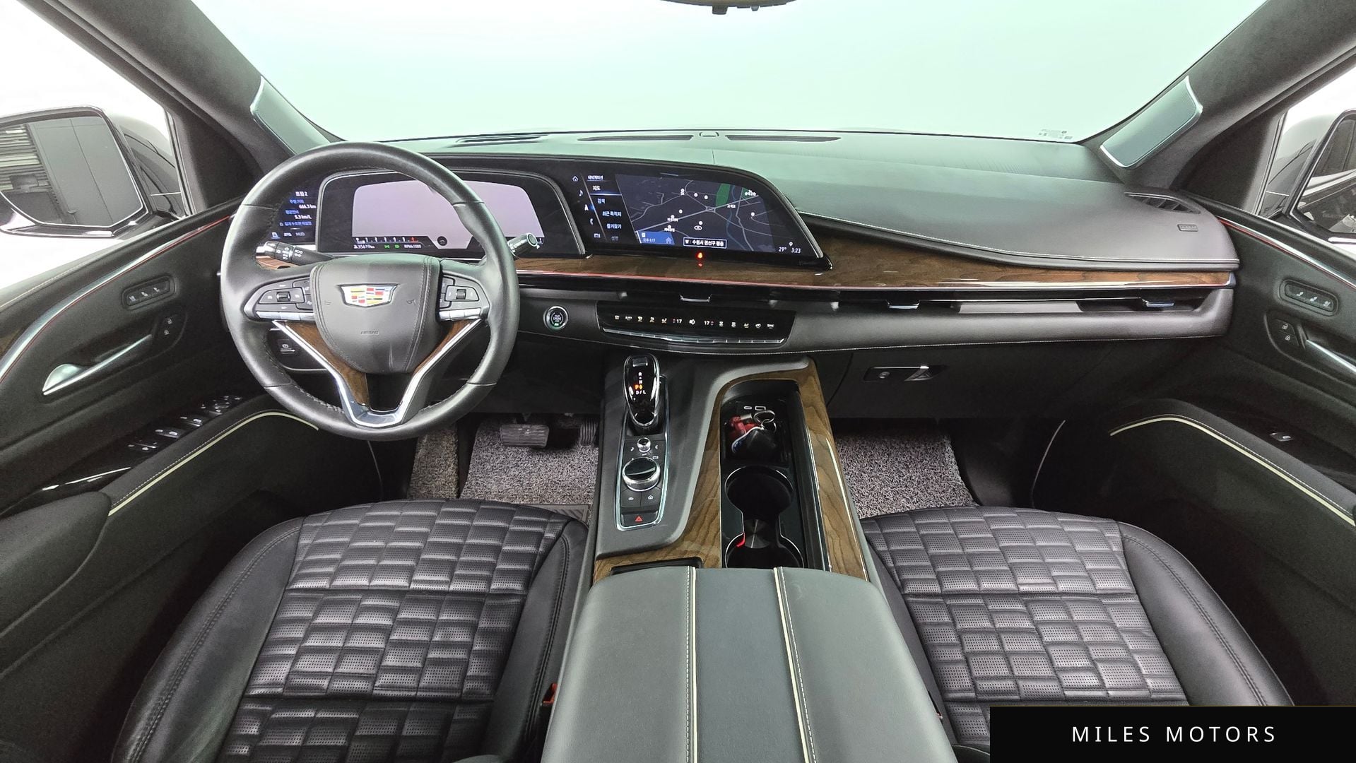Cadillac Escalade 2023 — миниатюра 10