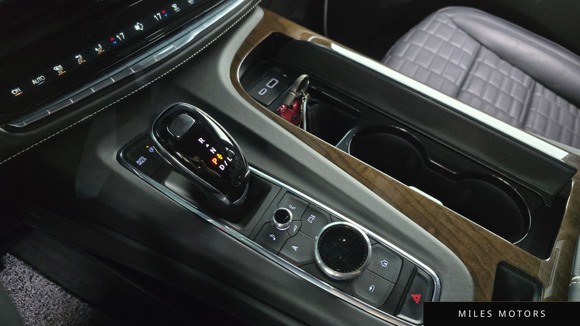 Cadillac Escalade 2023 — миниатюра 12