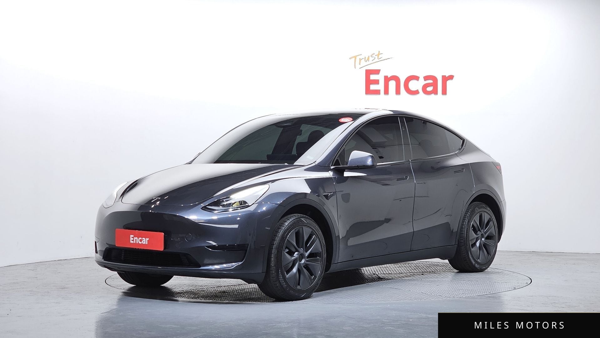Tesla Model Y 2024 — фото 1 из 12