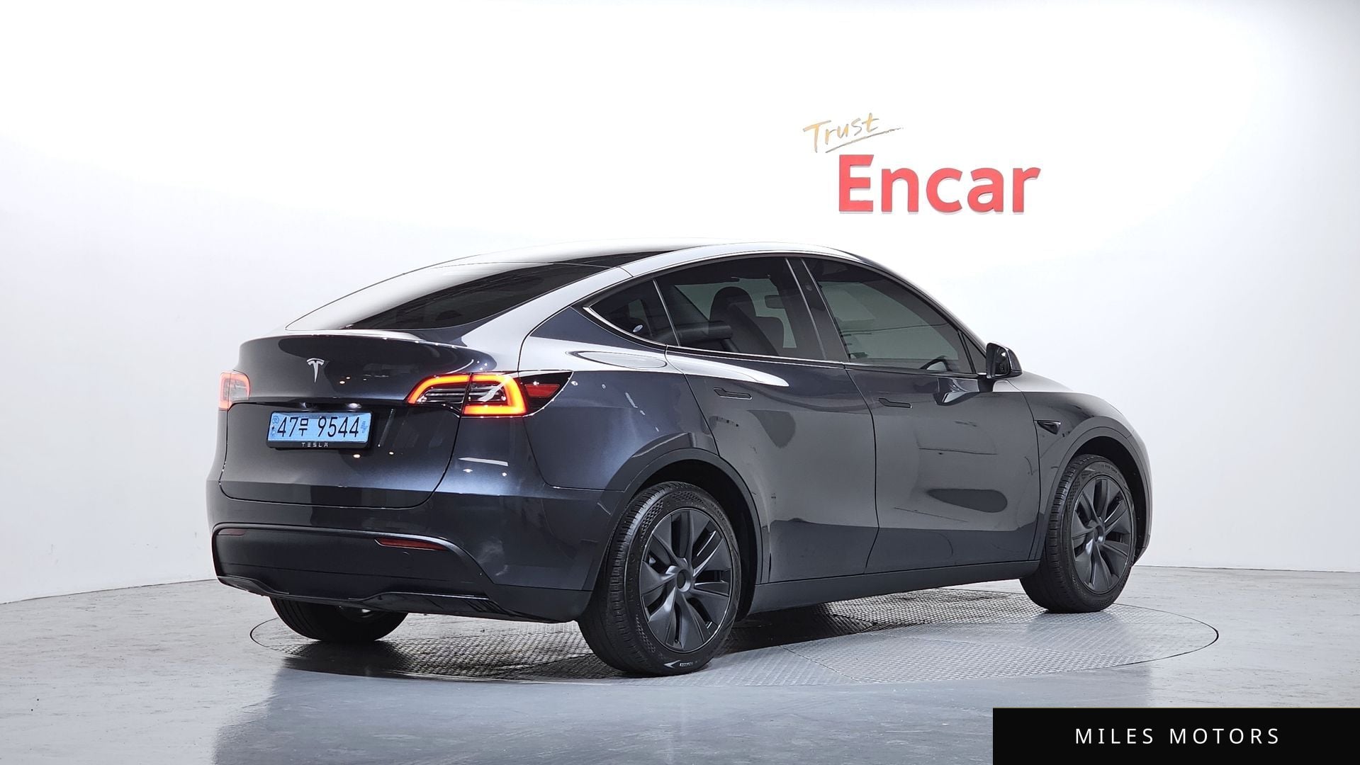 Tesla Model Y 2024 — миниатюра 2