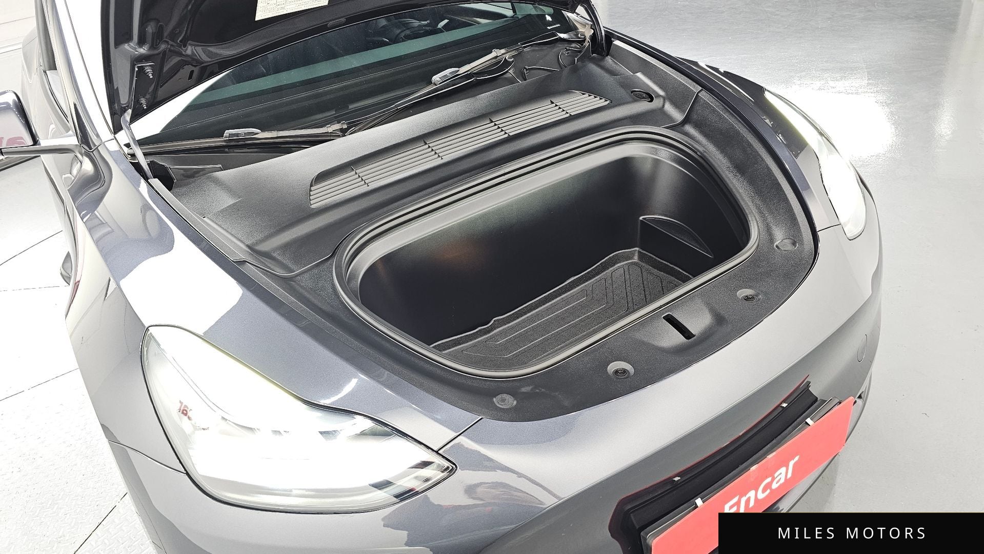 Tesla Model Y 2024 — миниатюра 6