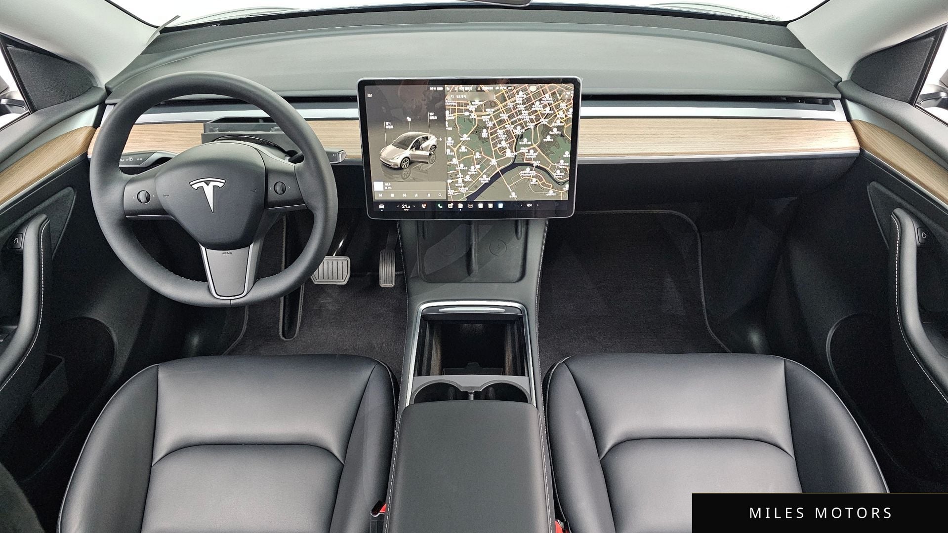Tesla Model Y 2024 — миниатюра 10