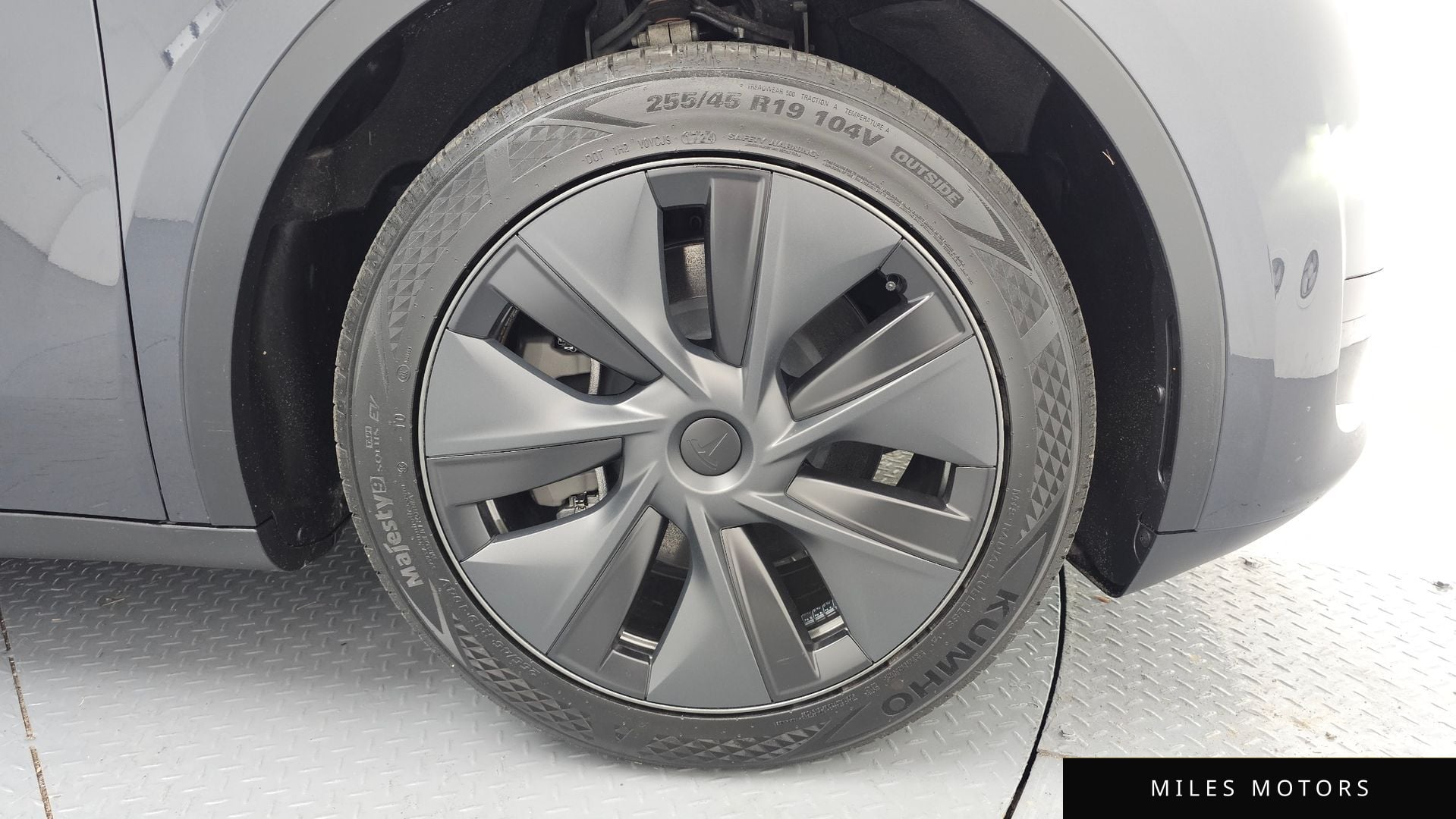 Tesla Model Y 2024 — миниатюра 7