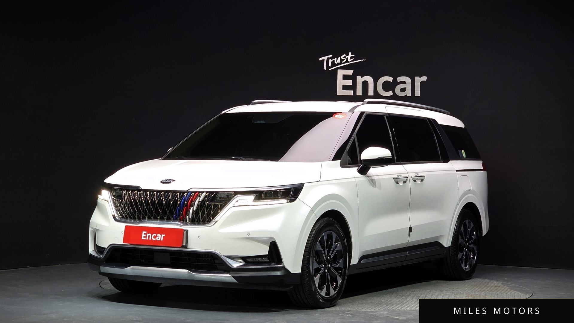 Kia Carnival 2021 — фото 1 из 12