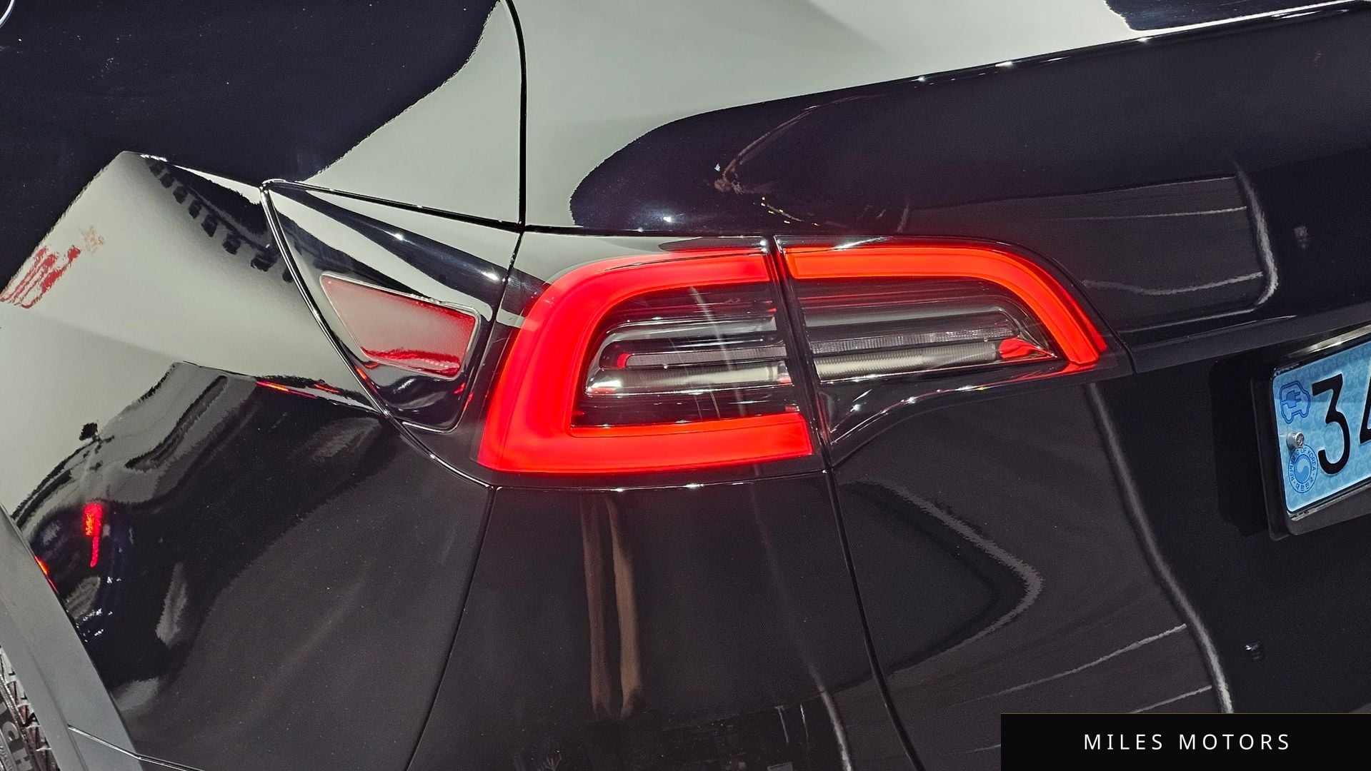 Tesla Model Y 2022 — миниатюра 8