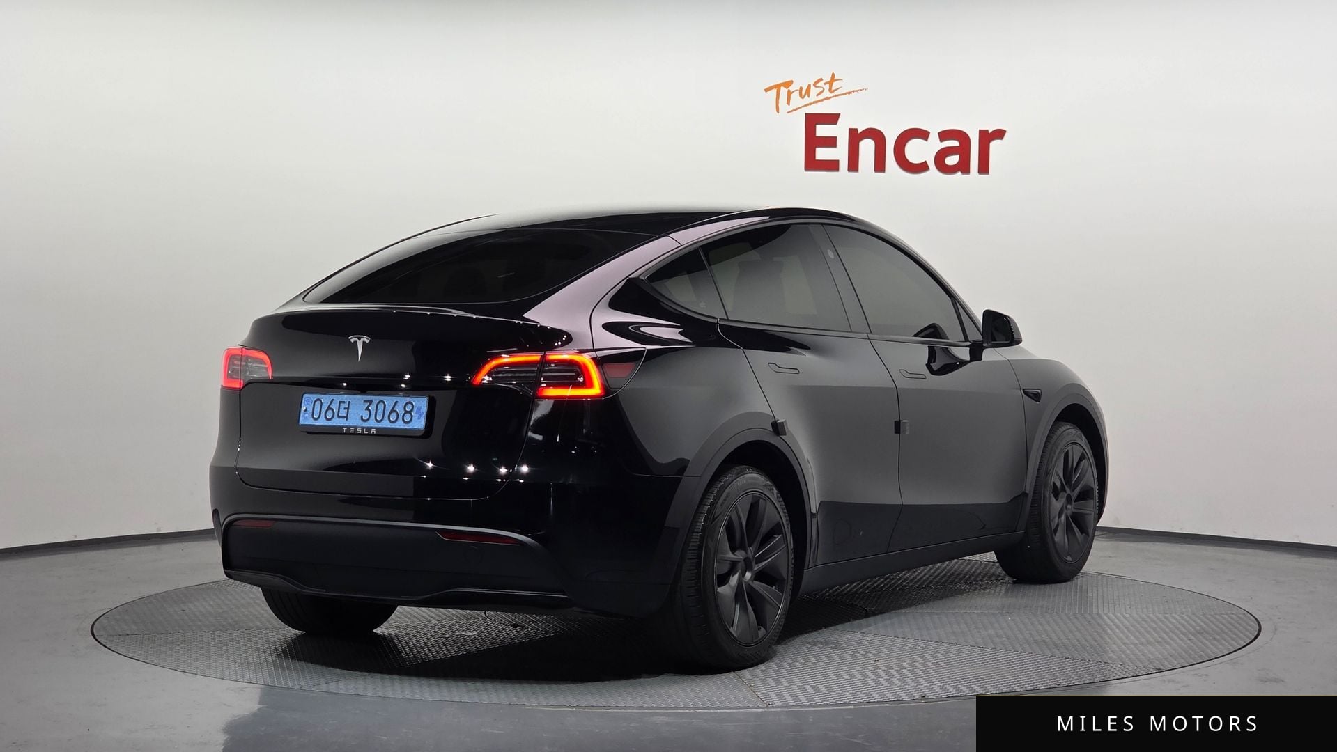 Tesla Model Y 2024 — фото 1 из 12