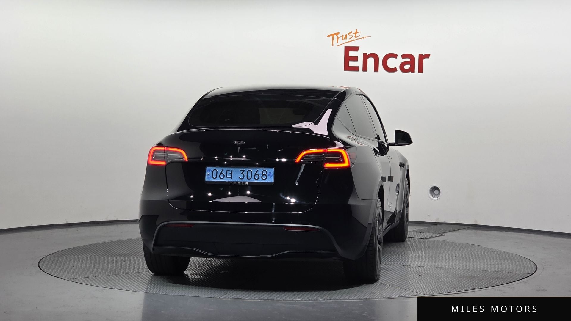 Tesla Model Y 2024 — миниатюра 3