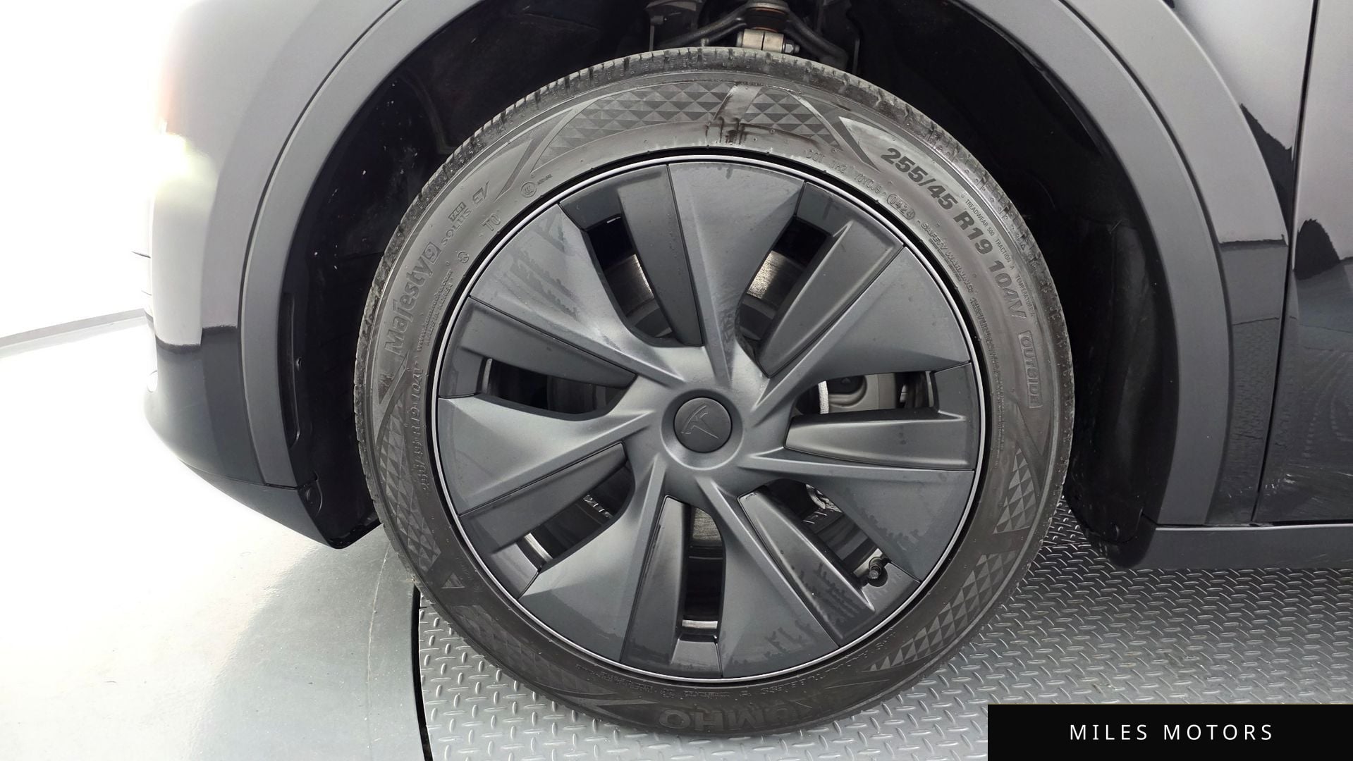 Tesla Model Y 2024 — миниатюра 4