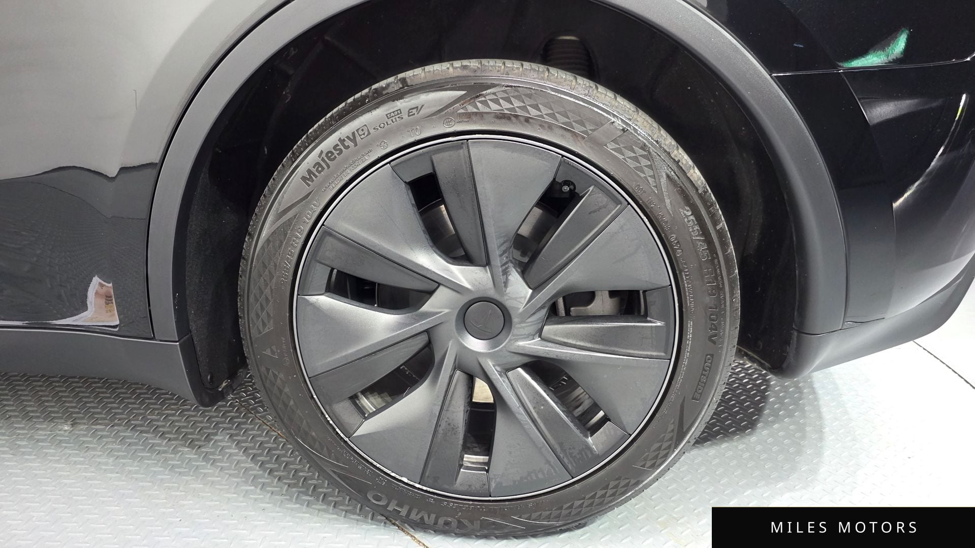 Tesla Model Y 2024 — миниатюра 6