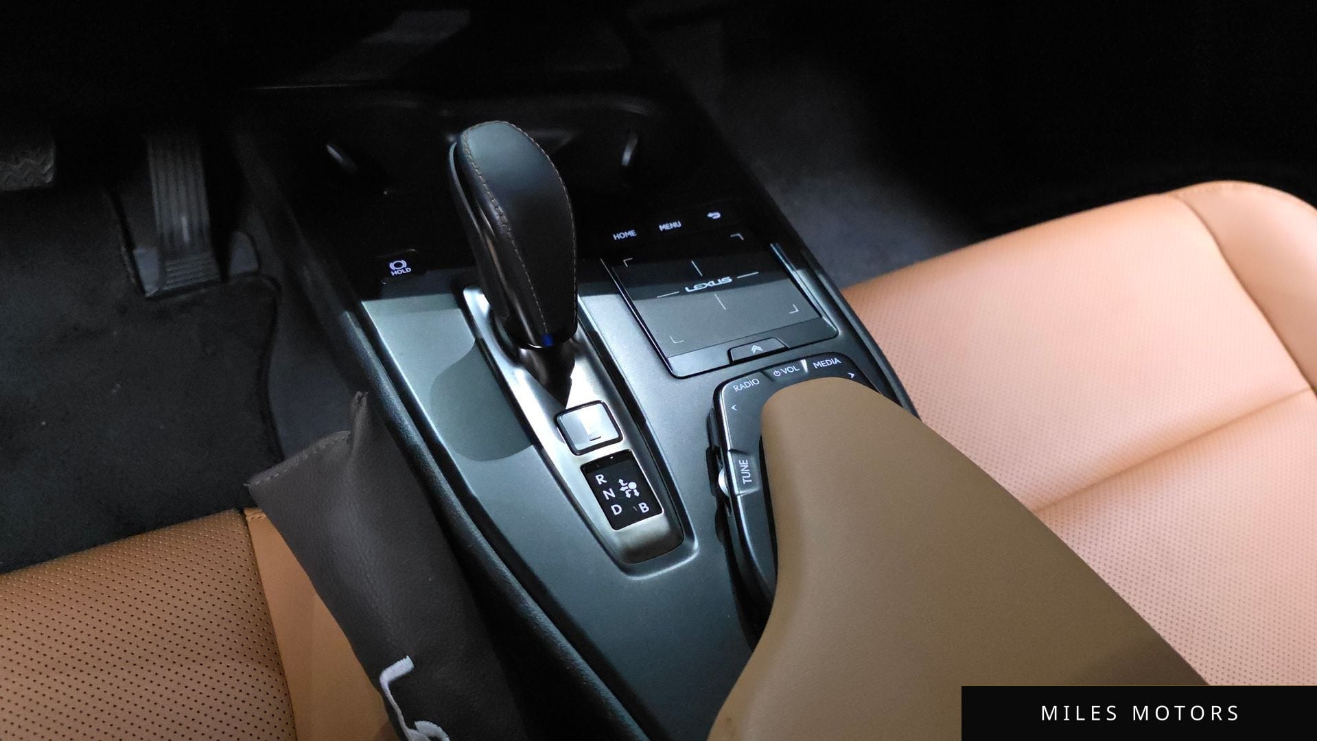 Лексус UX300e 2022 — миниатюра 9