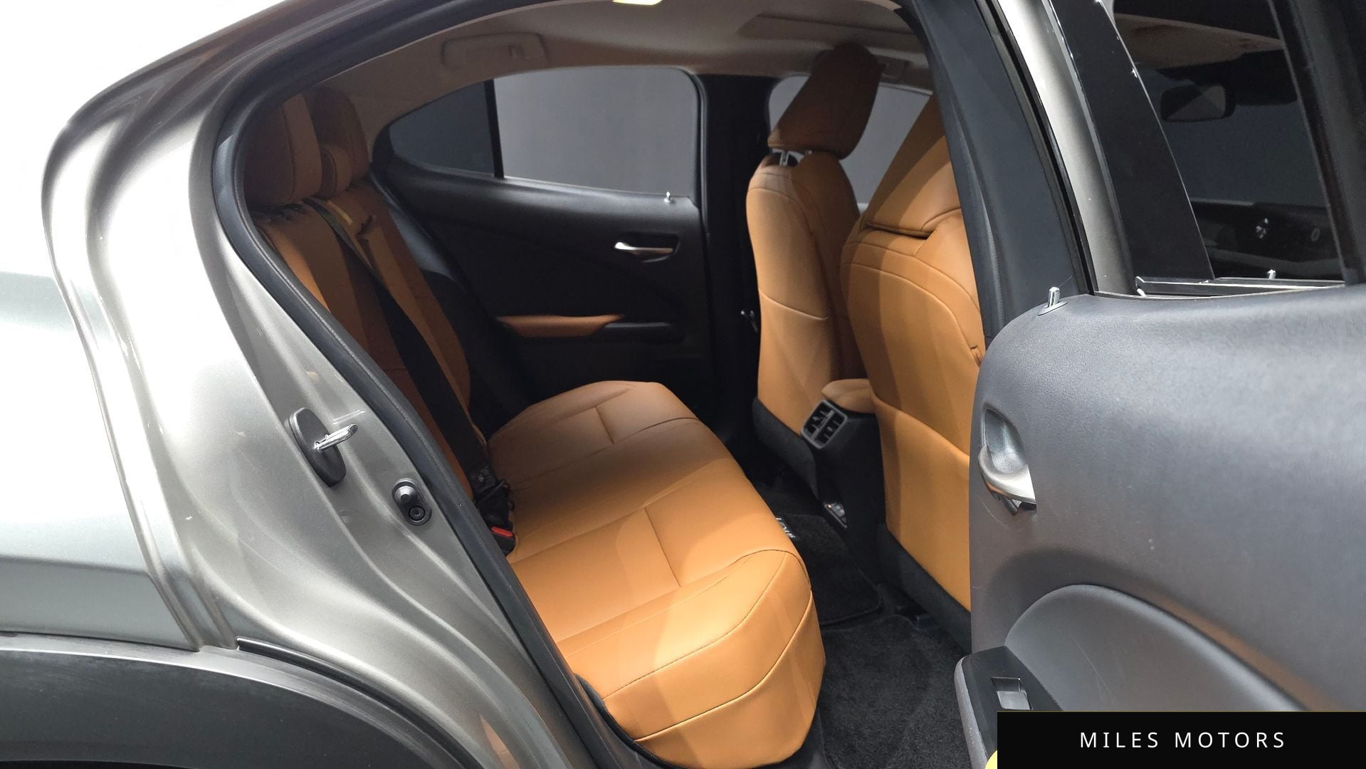 Лексус UX300e 2022 — миниатюра 12