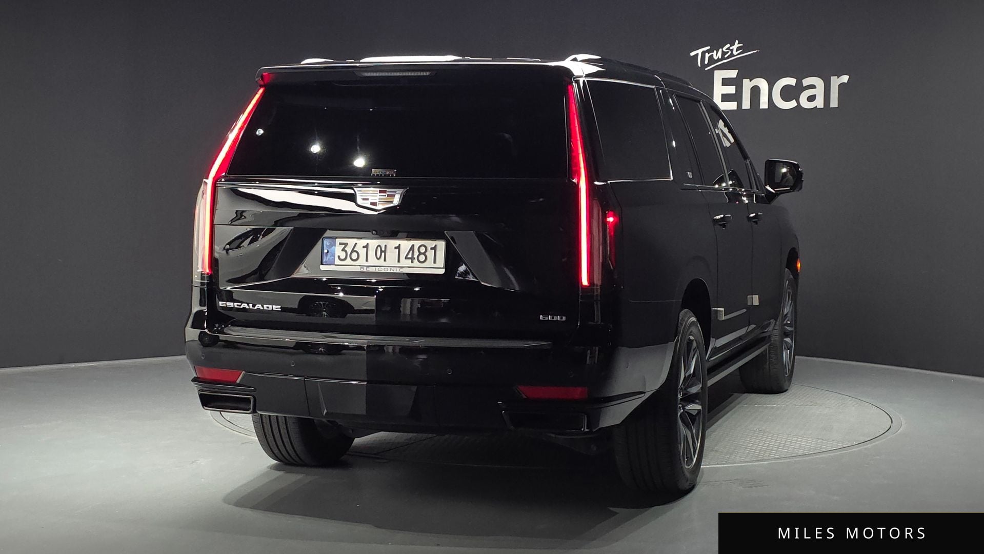 Cadillac Escalade 2023 — миниатюра 2