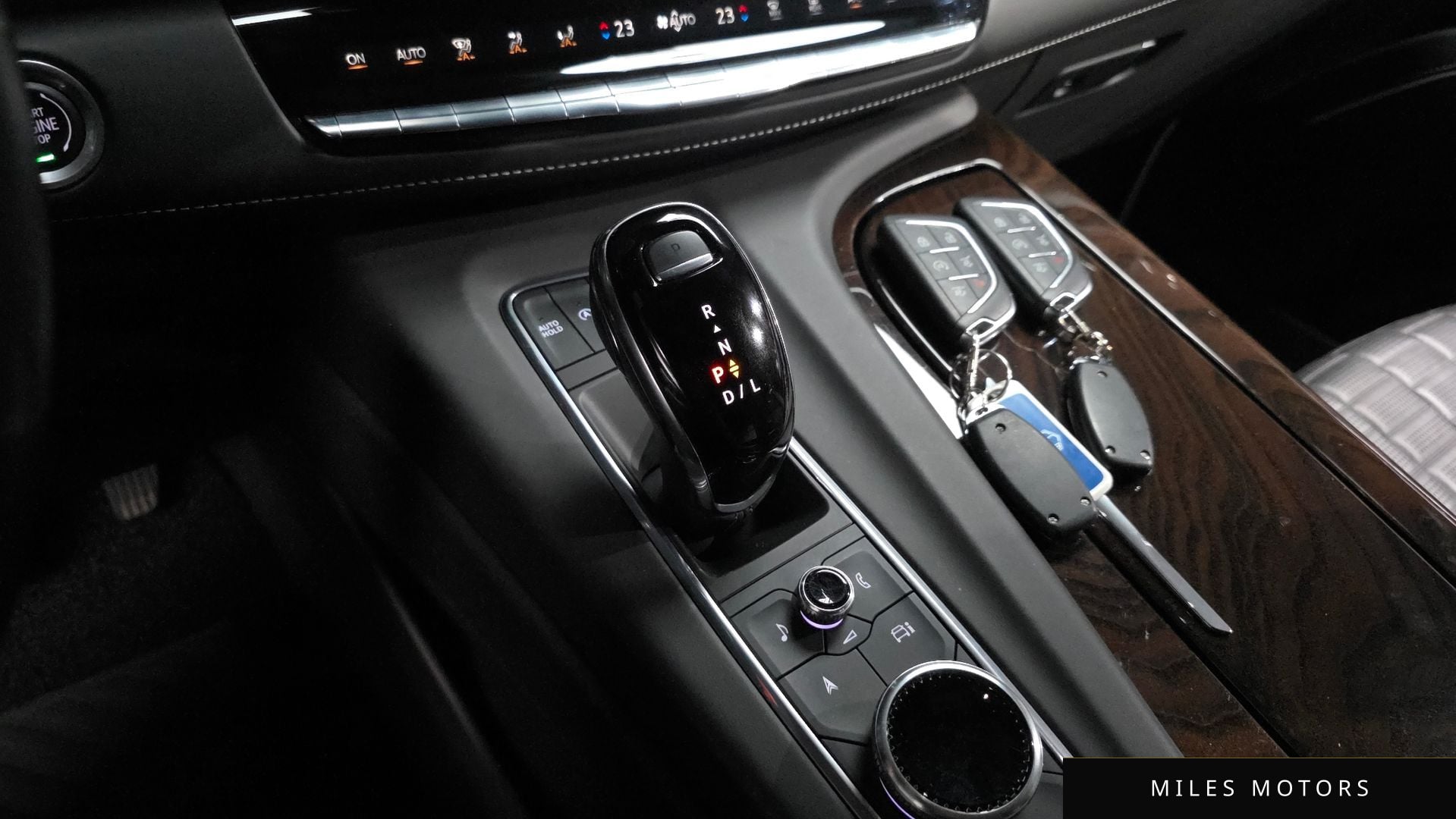 Cadillac Escalade 2023 — миниатюра 12