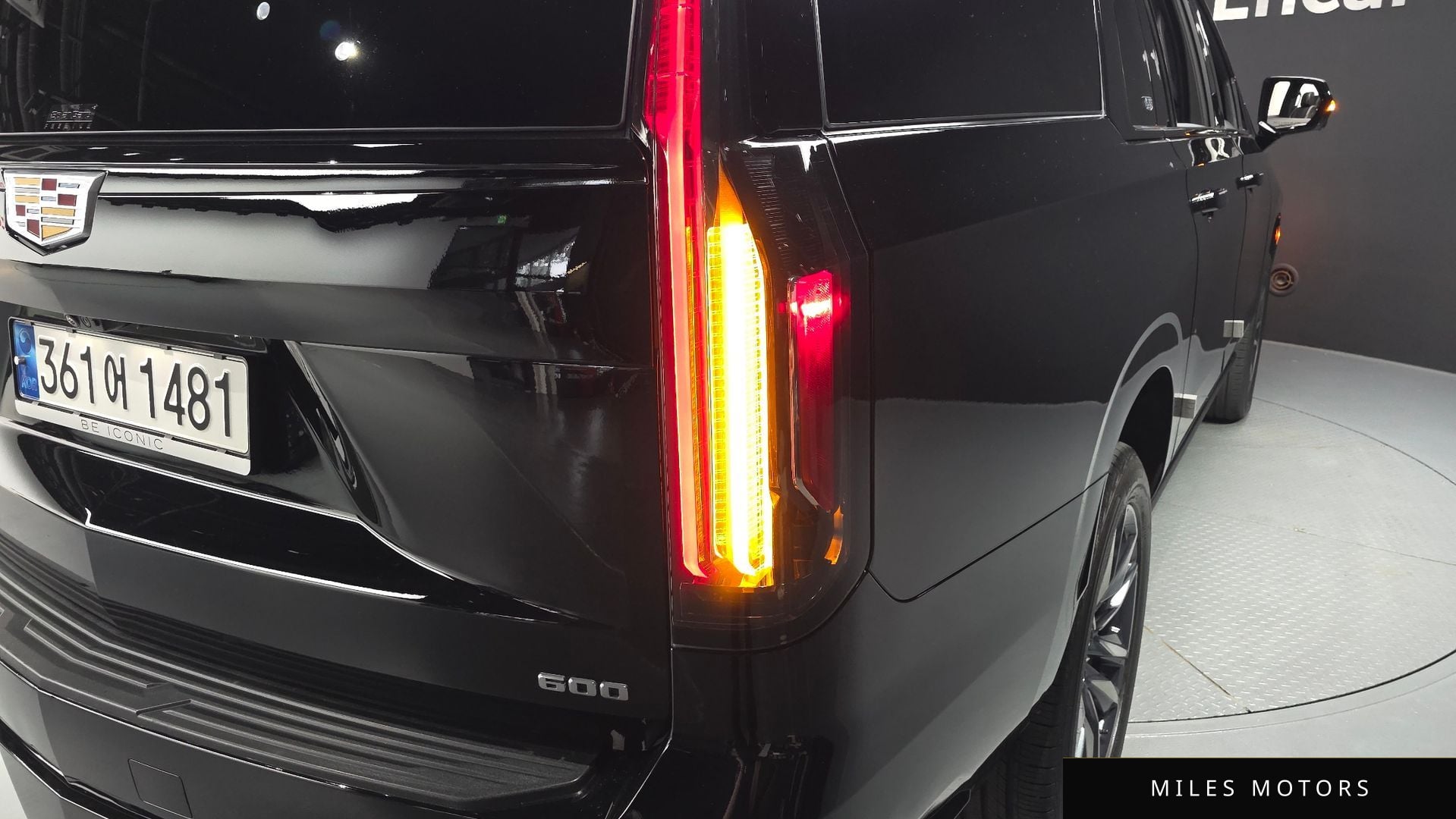 Cadillac Escalade 2023 — миниатюра 9