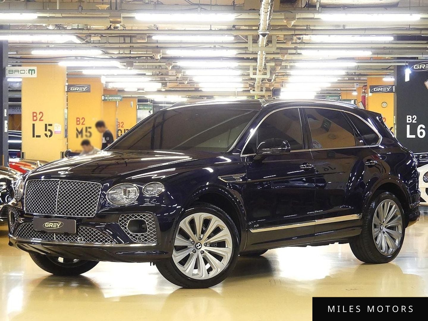 Bentley Bentayga 2022 — миниатюра 2