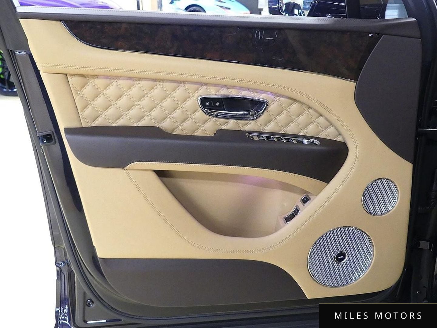 Bentley Bentayga 2022 — миниатюра 7