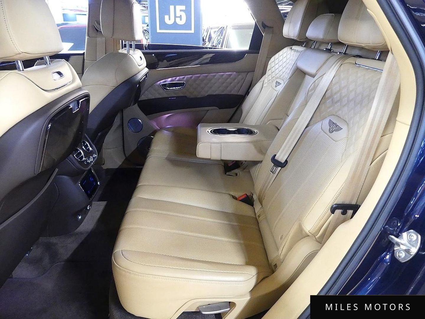 Bentley Bentayga 2022 — миниатюра 8