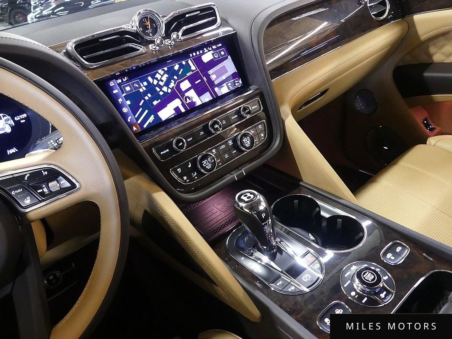 Bentley Bentayga 2022 — миниатюра 9