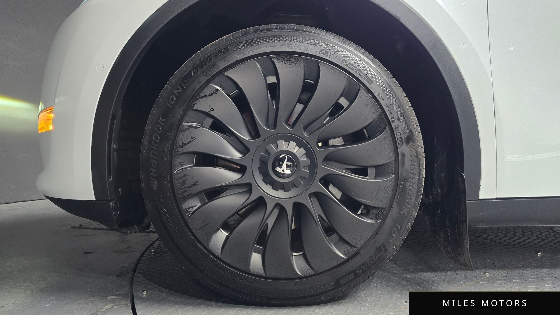 Tesla Model Y 2021 — миниатюра 5