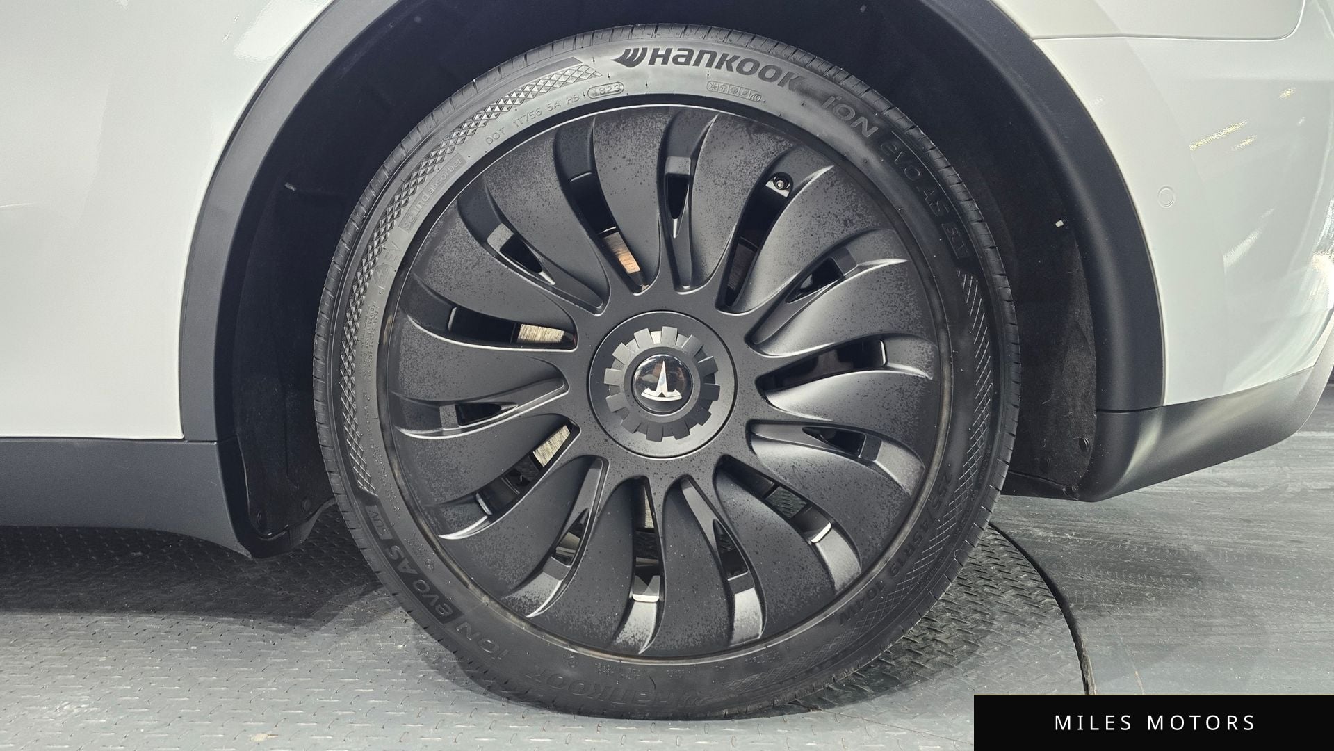 Tesla Model Y 2021 — миниатюра 7