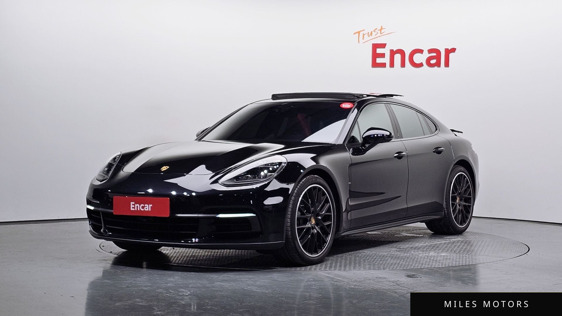 Porsche Panamera 2018 — фото 1 из 12