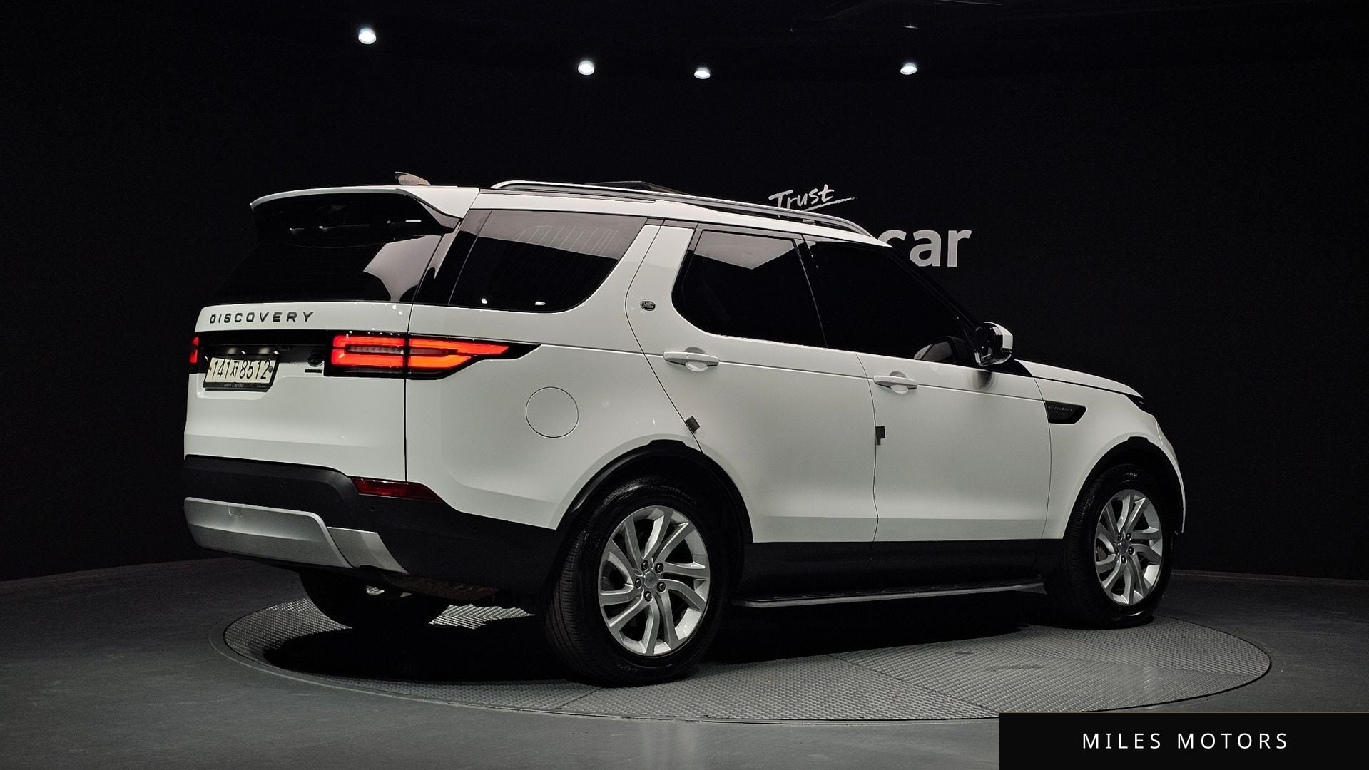 Land Rover Discovery 2019 — миниатюра 2