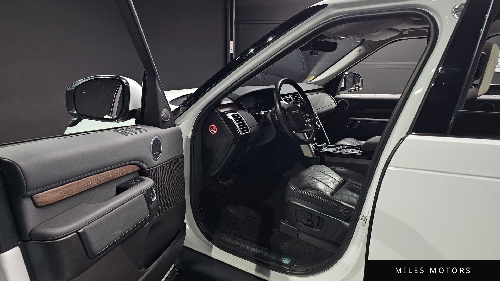 Land Rover Discovery 2019 — миниатюра 10