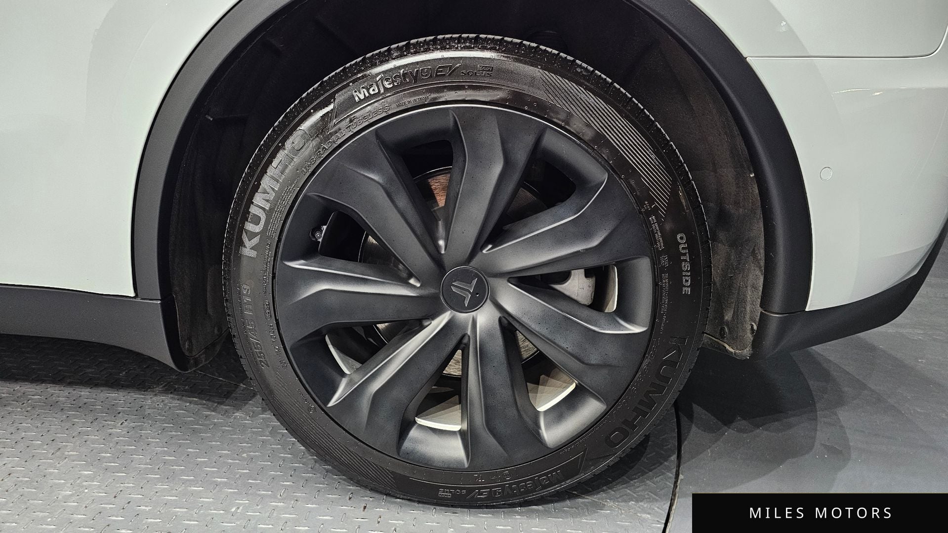Tesla Model Y 2022 — миниатюра 6