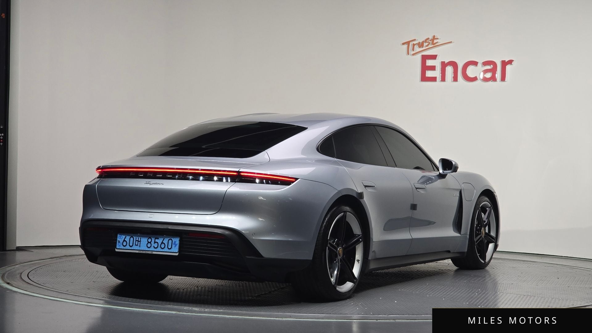 Porsche Taycan 2022 — миниатюра 2