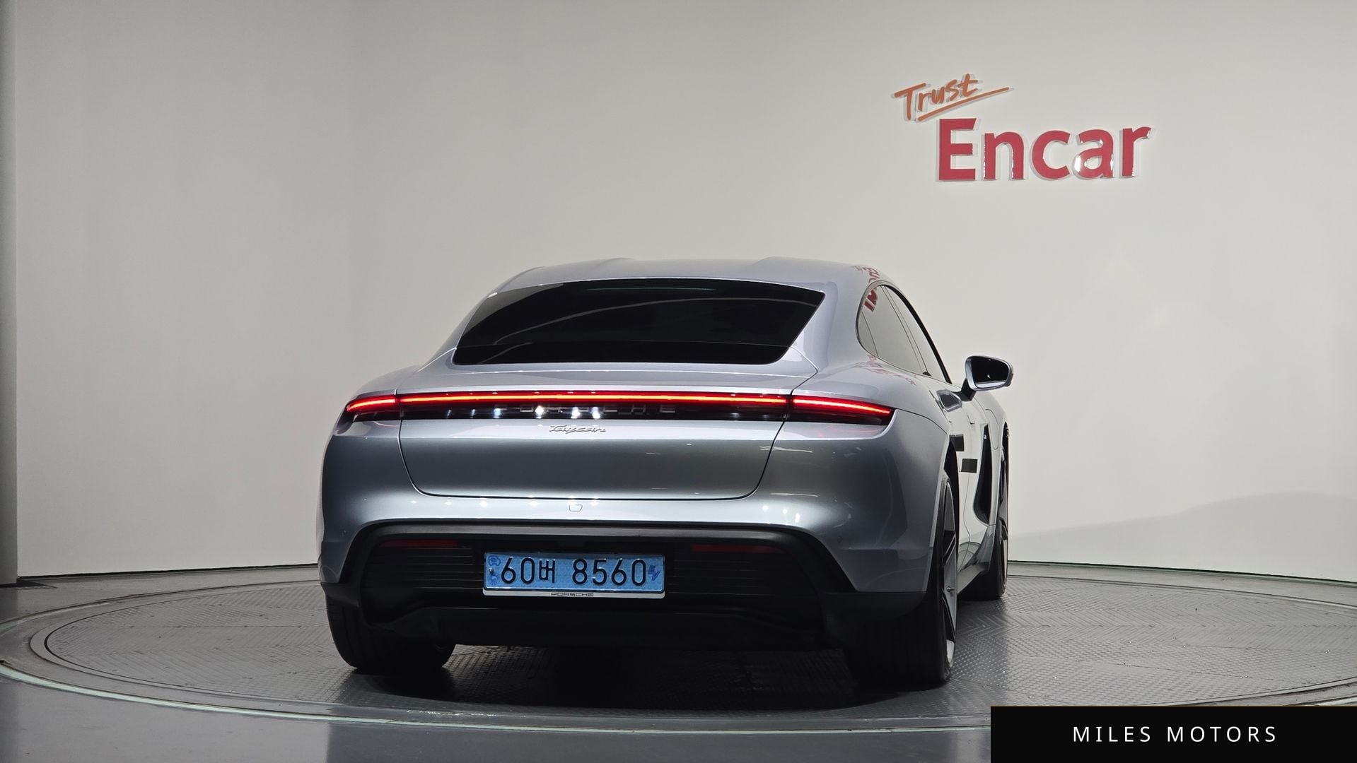 Porsche Taycan 2022 — миниатюра 4