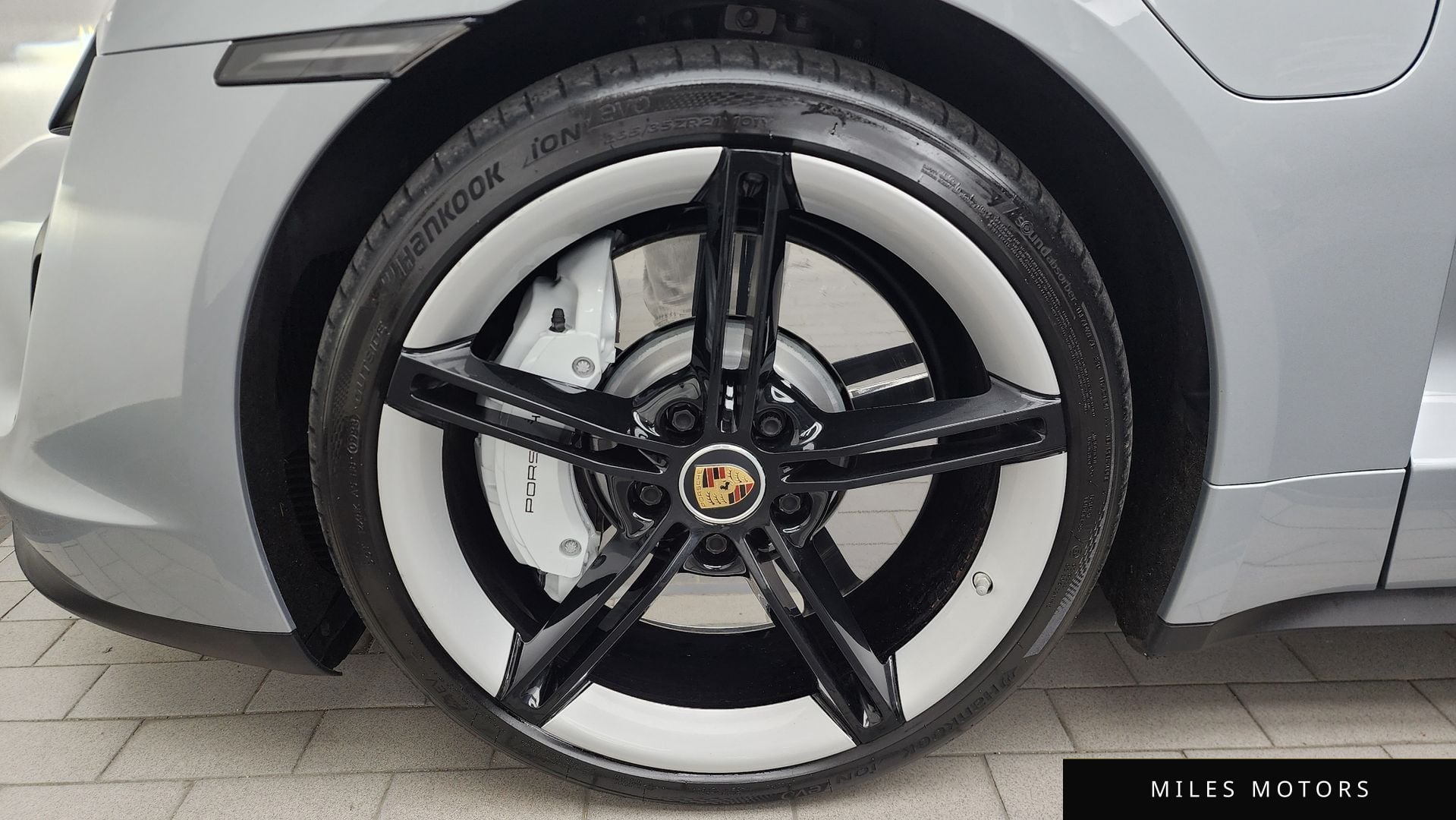 Porsche Taycan 2022 — миниатюра 5