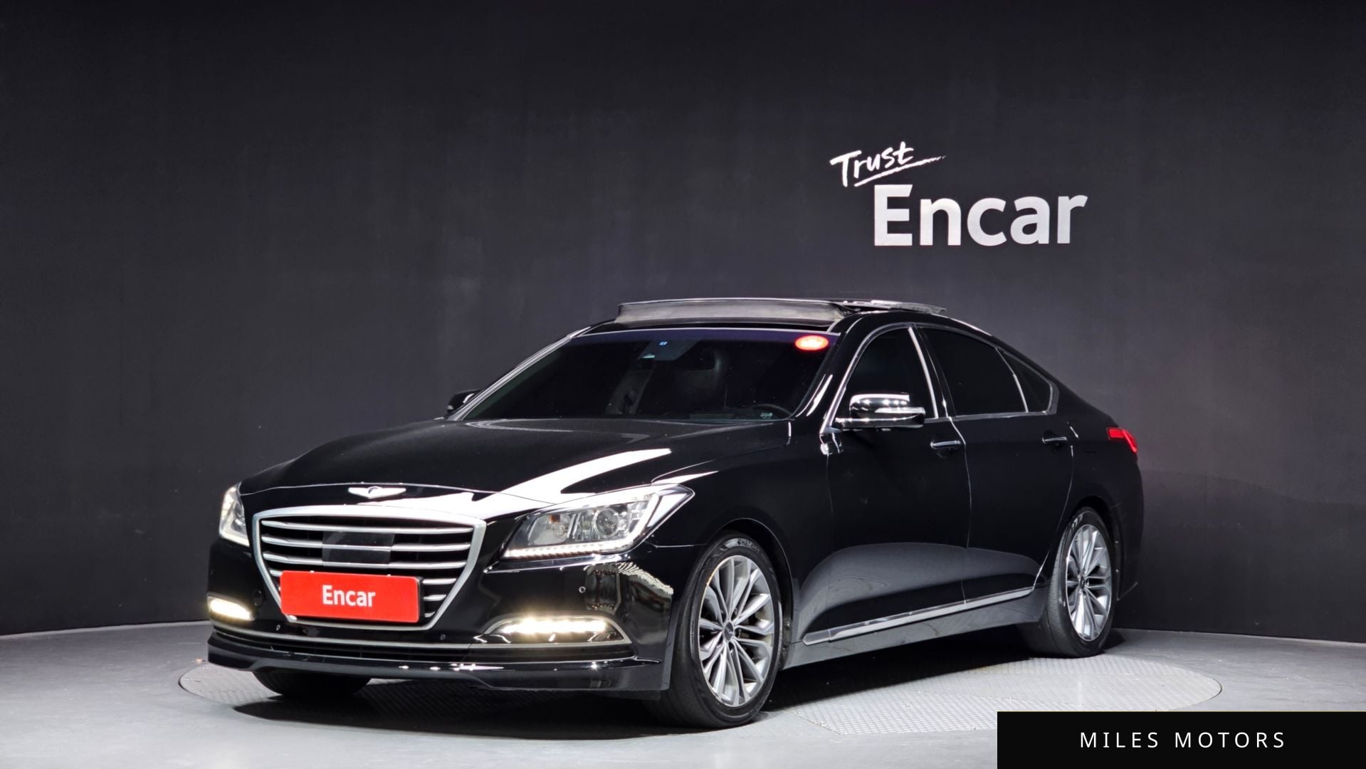 Hyundai Genesis 2015 — фото 1 из 12