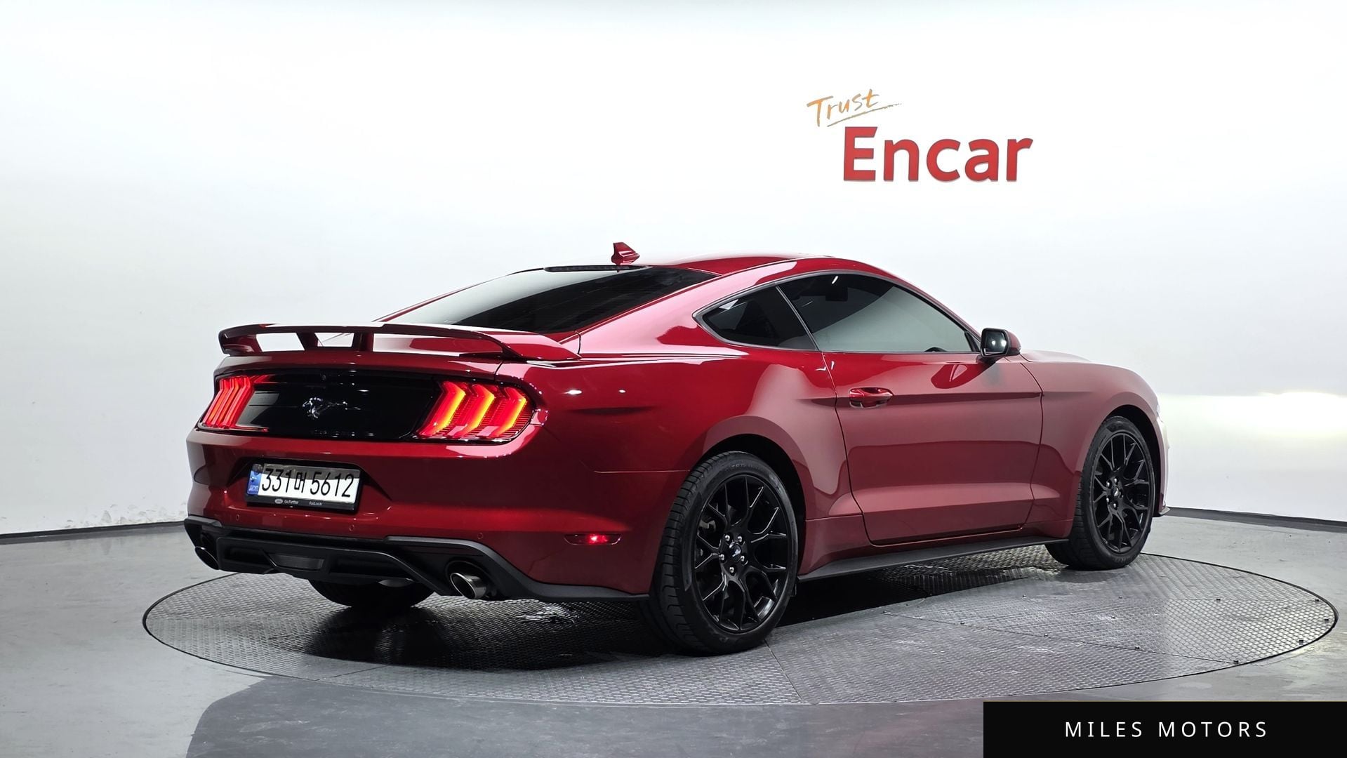 Ford Mustang 2023 — фото 1 из 12