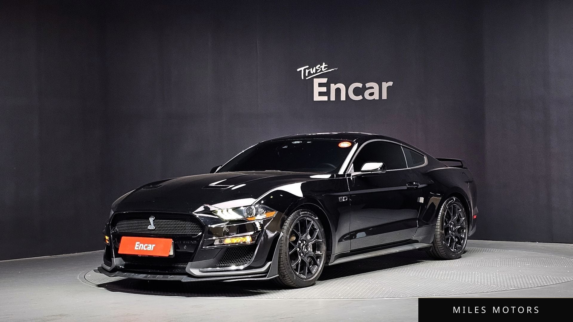 Ford Mustang 2021 — фото 1 из 12