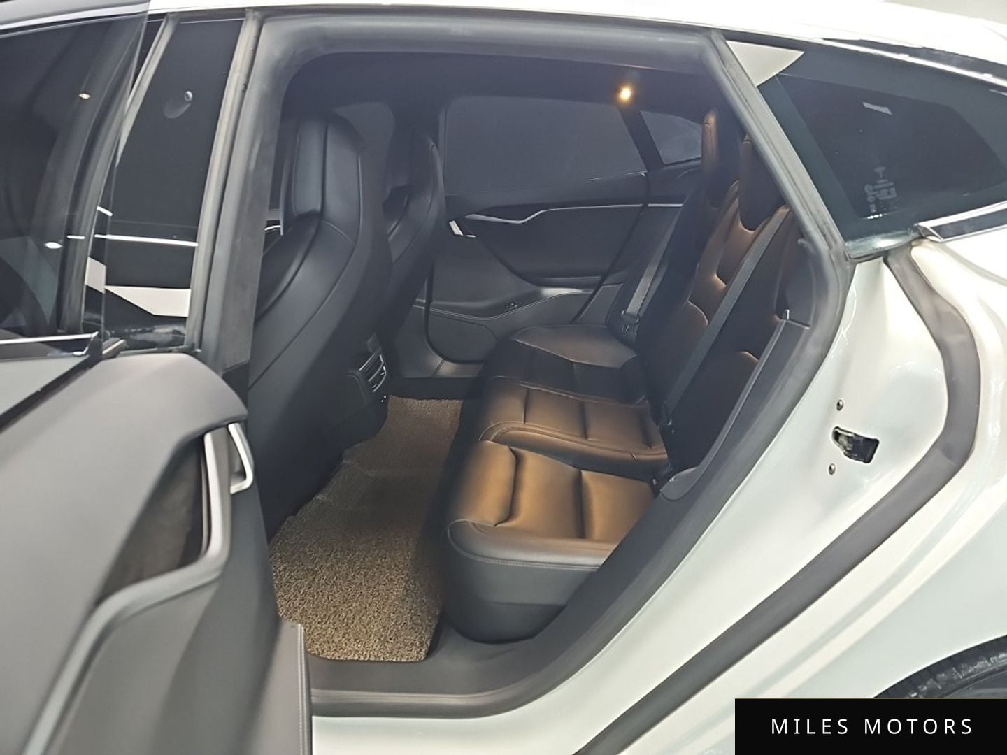 Tesla Model S 2019 — миниатюра 11