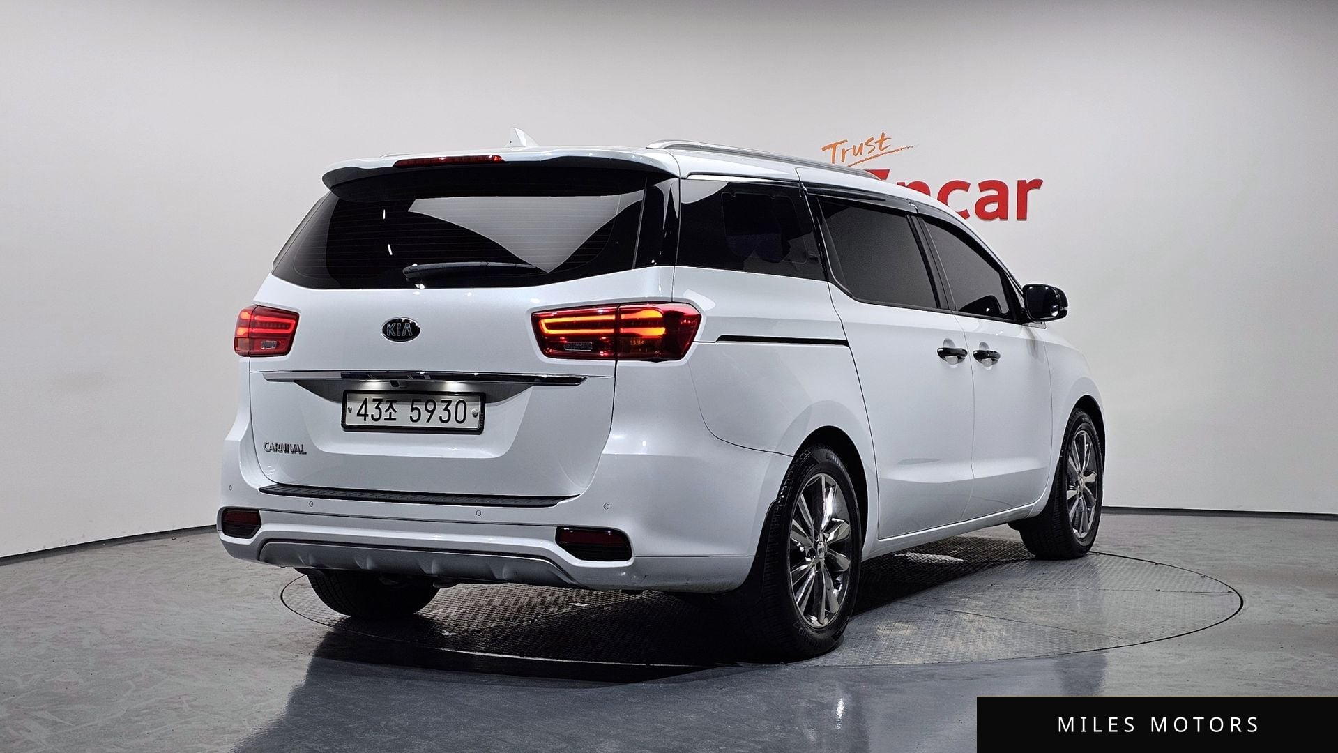 Kia Canival 2019 — фото 1 из 12