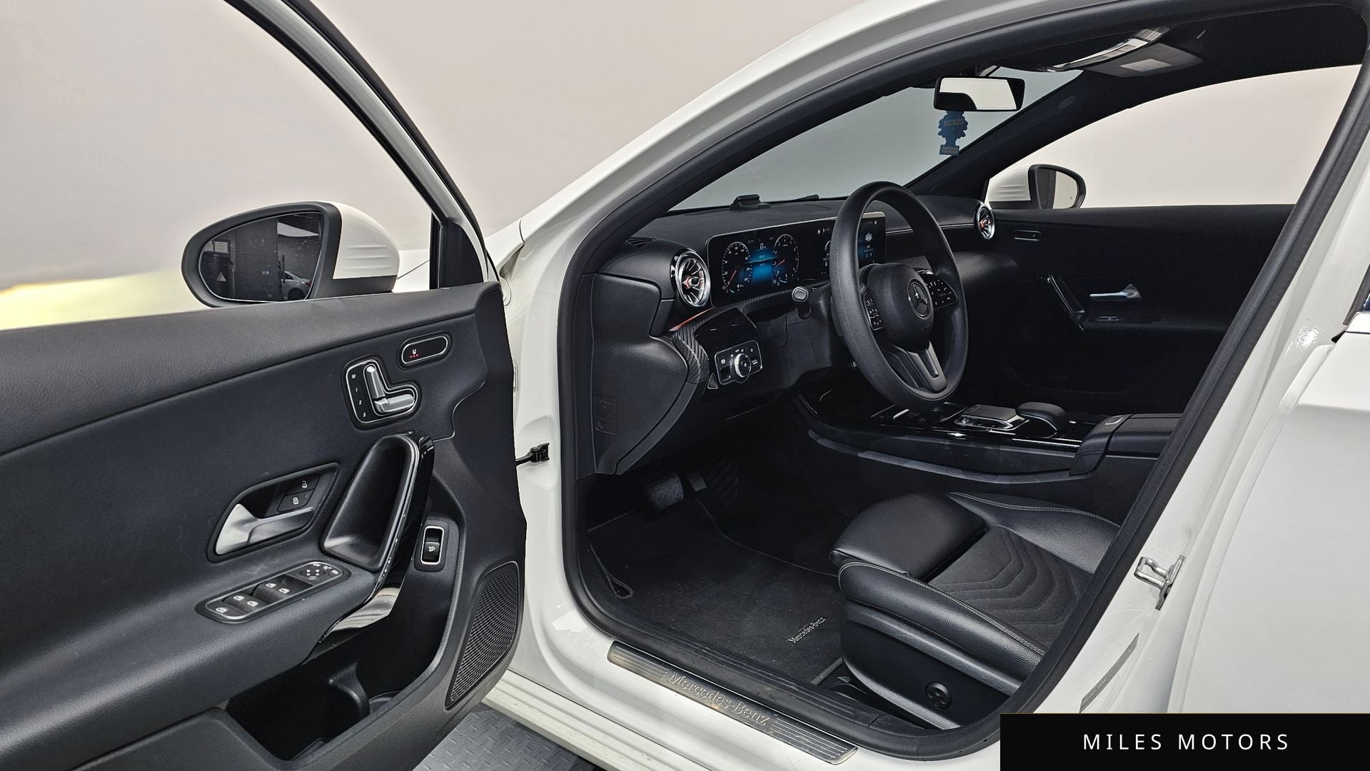 Mercedes-Benz A-Class W177 2020 — миниатюра 12