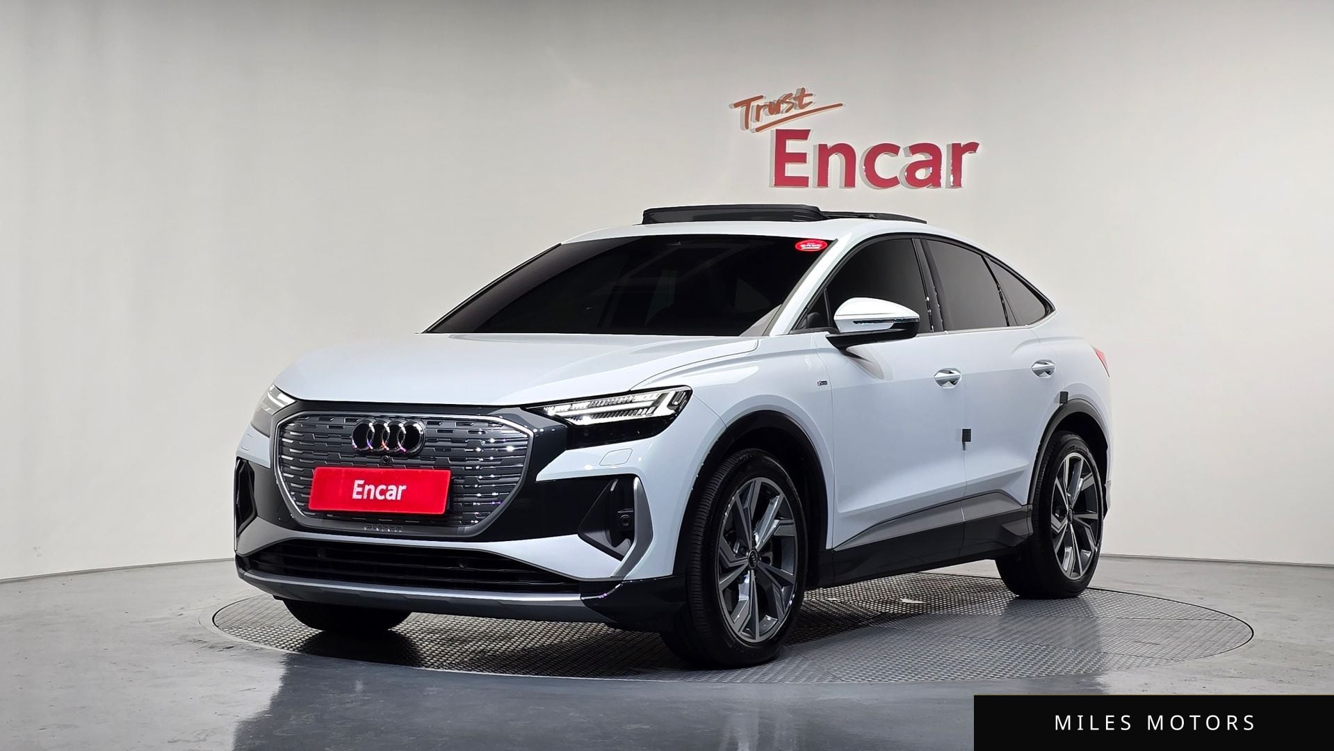 Audi Q4 e-tron 2022 — фото 1 из 12