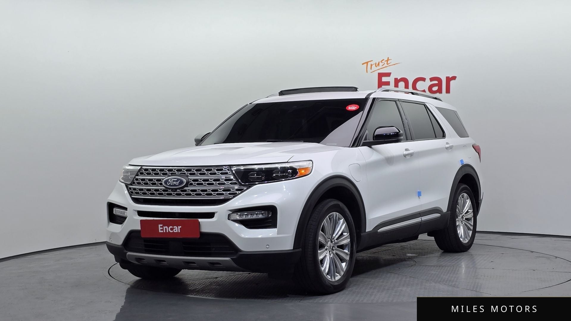 Ford Explorer 2021 — фото 1 из 12