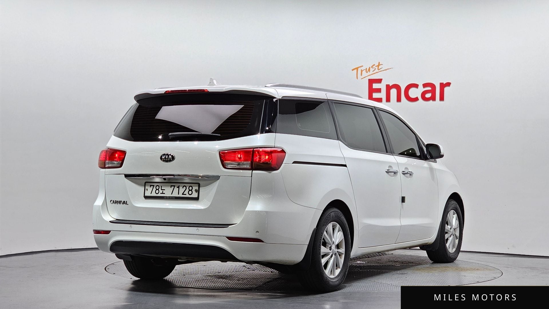 Kia Canival 2016 — миниатюра 2